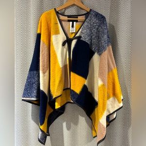 💕💕BCBG Wool Shawl (one size)💕💕